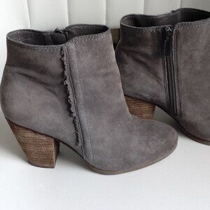 VINCE CAMUTO GREY SUEDE BOOTIES SIZE 7.5